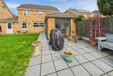 Alicia Close, Cawston, Rugby