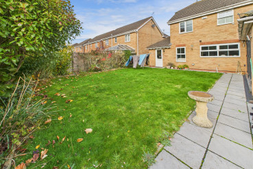 Alicia Close, Cawston, Rugby