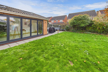 Alicia Close, Cawston, Rugby