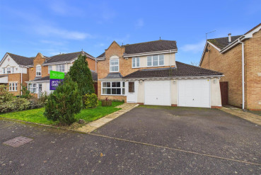 Alicia Close, Cawston, Rugby