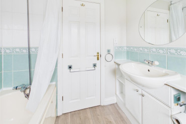 Alicia Close, Cawston, Rugby