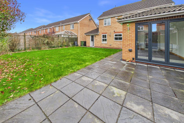 Alicia Close, Cawston, Rugby