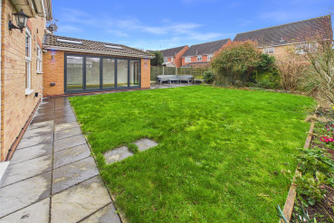 Alicia Close, Cawston, Rugby